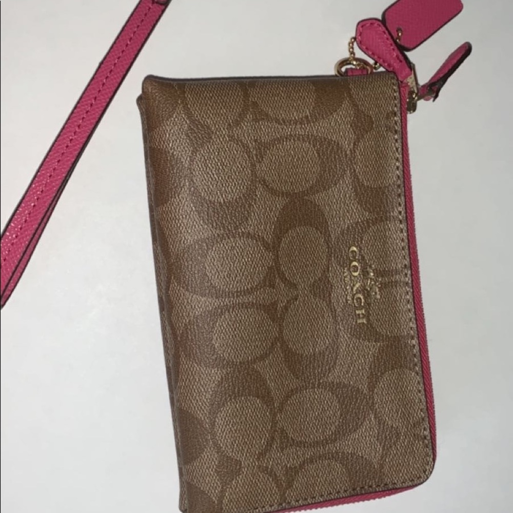 A beautiful coach clutch purse!